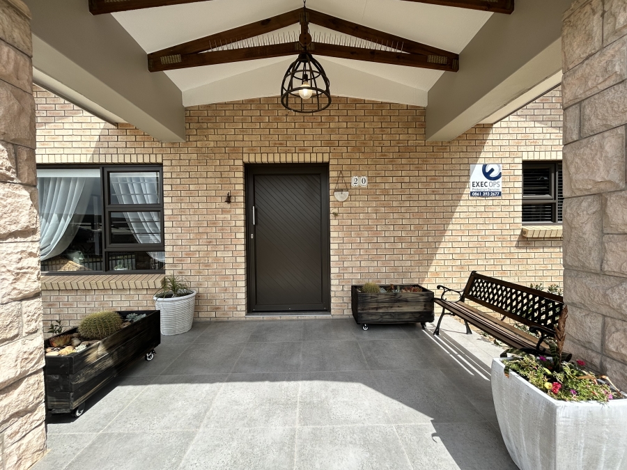 4 Bedroom Property for Sale in Wavecrest Eastern Cape